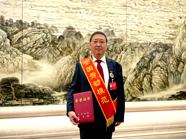 喜報(bào)！中國(guó)有研熊柏青榮獲“全國(guó)勞動(dòng)模范”稱號(hào)